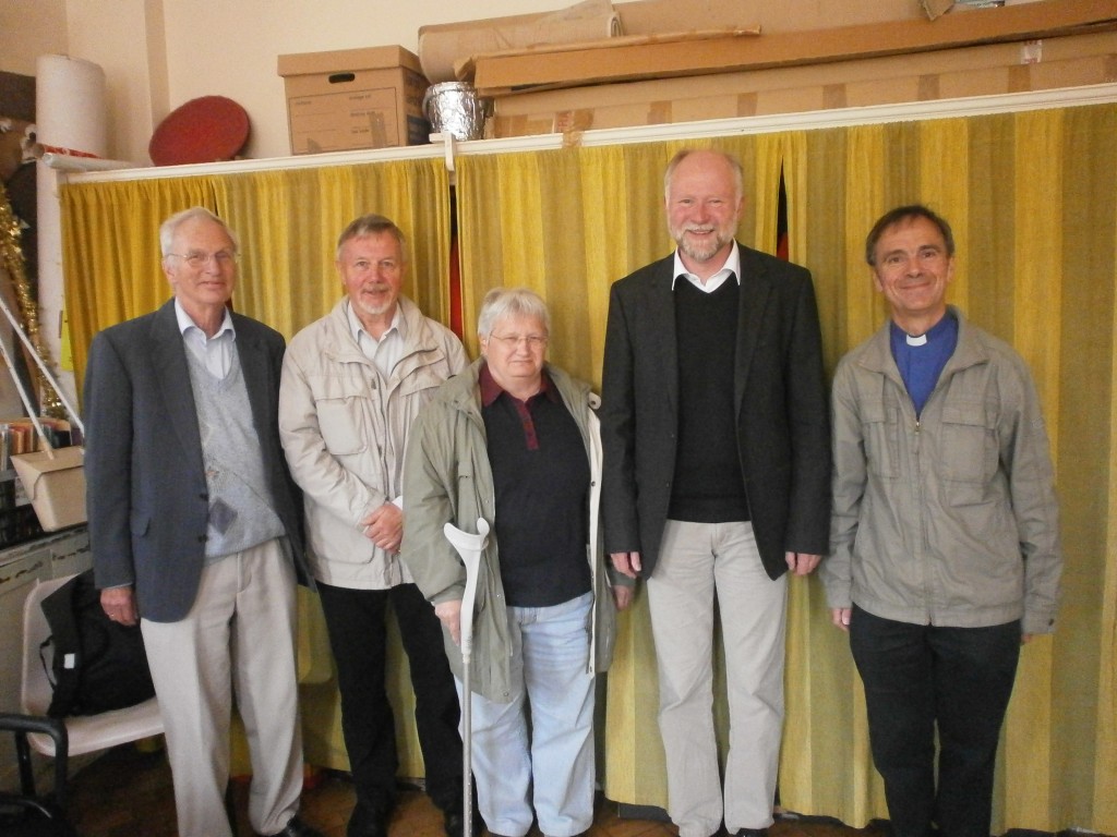 Die deutschen Besucher mit dem neuen Pfarrer Duncan Campbell (ganz links)